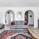 City View 2-Bedroom Apartment On Ptasia Street