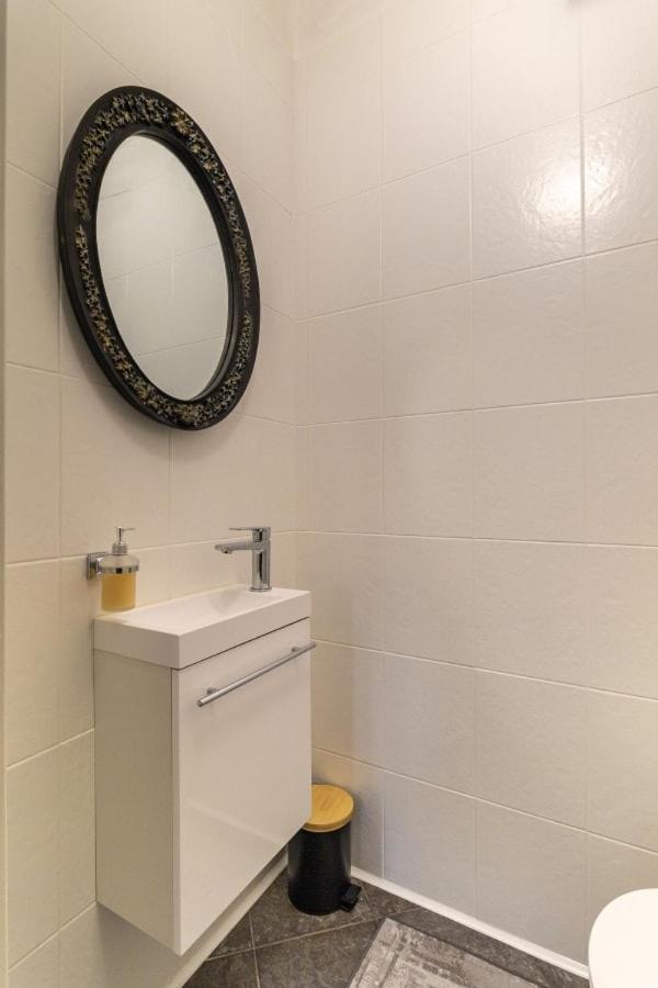 View 2-bedroom On Ptasia Street By Ecru Wwa70 *