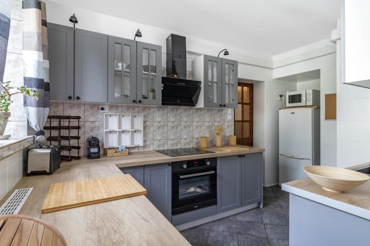 View 2-bedroom On Ptasia Street By Ecru Wwa70 *