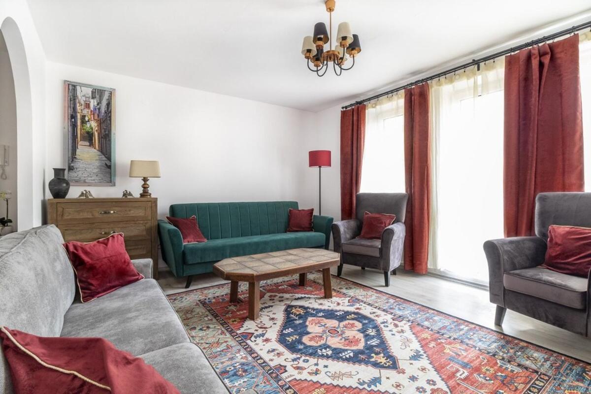 View 2-bedroom On Ptasia Street By Ecru Wwa70 *
