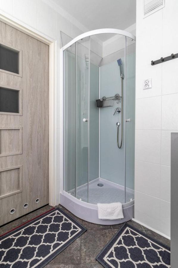 View 2-bedroom On Ptasia Street By Ecru Wwa70