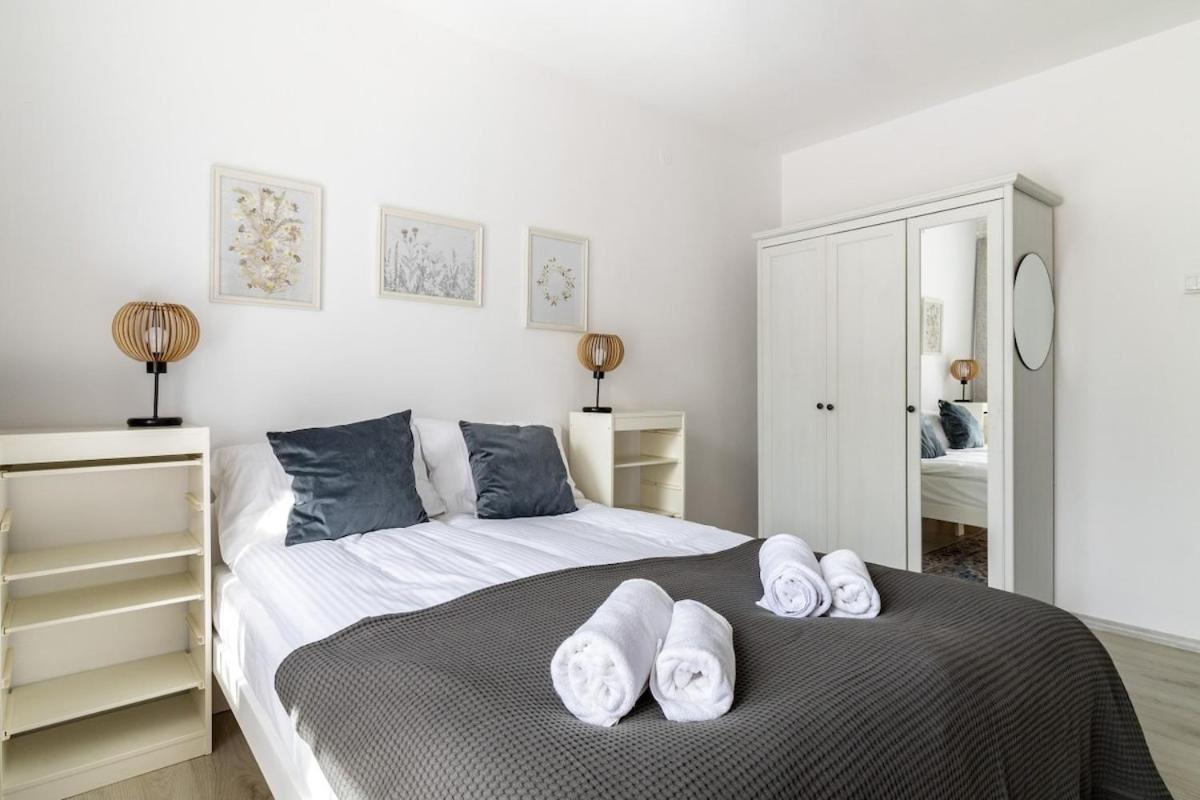 View 2-bedroom On Ptasia Street By Ecru Wwa70 Warszawa